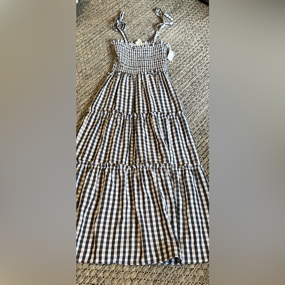 BLACK And WHITE ****NWT Aaron and Amber Dress. Sz S. Dress is Black and White.